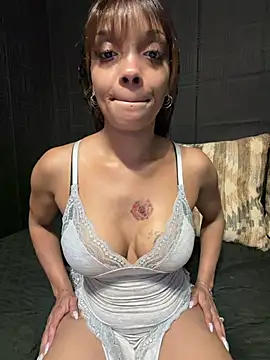 Snapshot of Rakiyahcharms chatting on June 2026 07:06:02 PM Rakiyahcharms online show from June 2026 07:06:02 PM