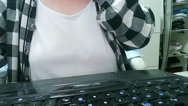 Snapshot of heidi60 chatting on October 2025 06:40:02 PM heidi60 online show from October 2025 06:40:02 PM