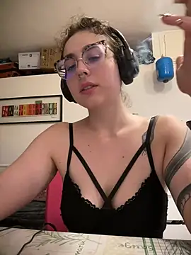 ladyturtle online show from July 2026 10:01:02 PM