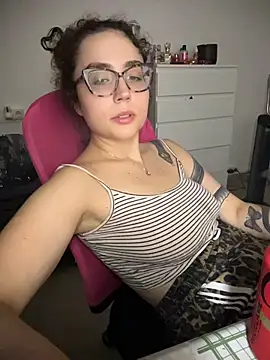 ladyturtle online show from August 2026 09:02:01 PM