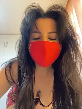 White-Petite online show from April 2026 12:15:01 PM