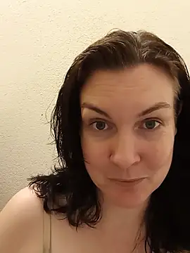 Snapshot of DesreRose chatting on June 2026 05:08:01 PM DesreRose online show from June 2026 05:08:01 PM
