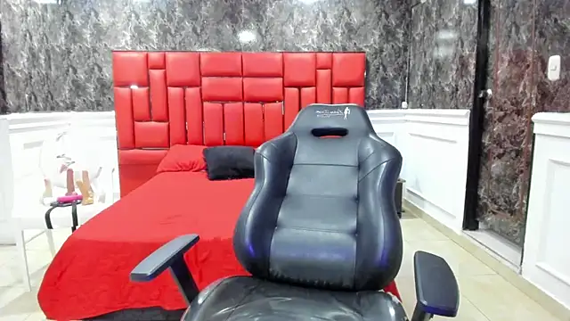 Imyourdirtymilf online show from November 2025 08:19:01 PM