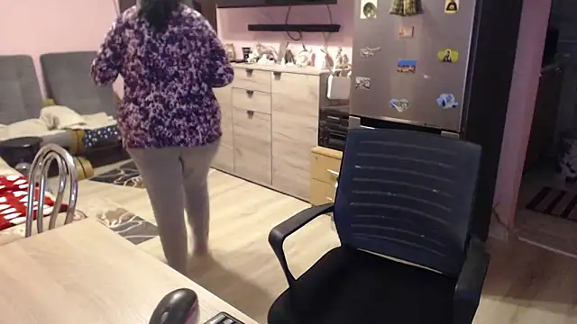 BustyLadyAlma online show from October 2025 05:53:02 AM