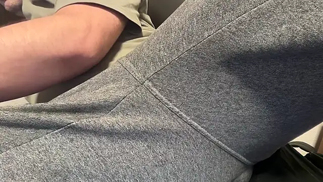 Snapshot of Thom422 chatting on November 2025 04:07:01 PM Thom422 online show from November 2025 04:07:01 PM