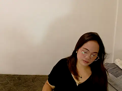 BURBERRY69 online show from April 2026 12:16:02 PM