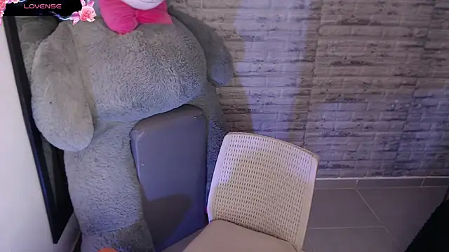 TinnaCobb online show from January 2026 12:40:02 PM