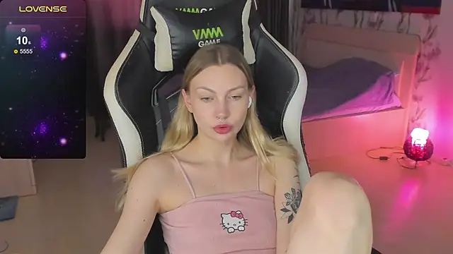 BiMolly online show from March 2025 08:34:02 AM