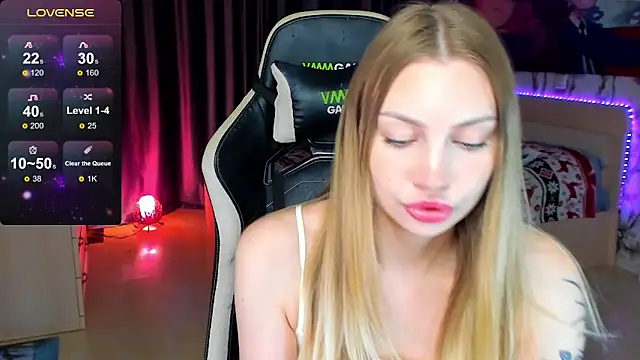 BiMolly online show from October 2025 12:39:02 AM