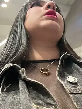 Elle online show from February 2025 08:42:01 PM