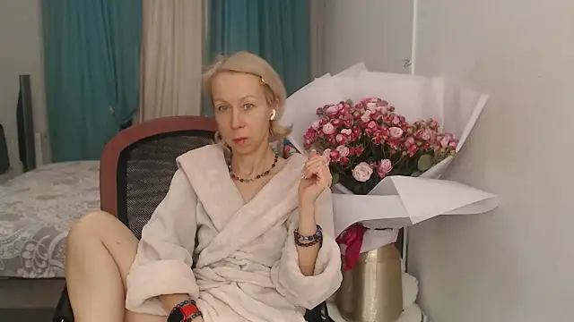 LuxuryNika online show from November 2025 01:43:01 PM