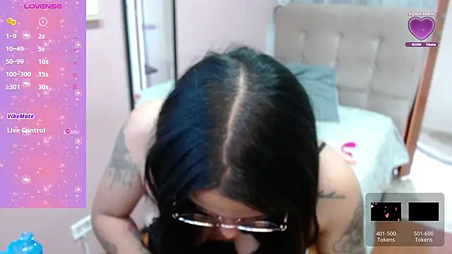 Snapshot of valevicious chatting on January 2025 07:00:01 PM valevicious online show from January 2025 07:00:01 PM