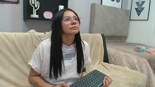 Snapshot of valevicious chatting on February 2025 10:20:02 PM valevicious online show from February 2025 10:20:02 PM