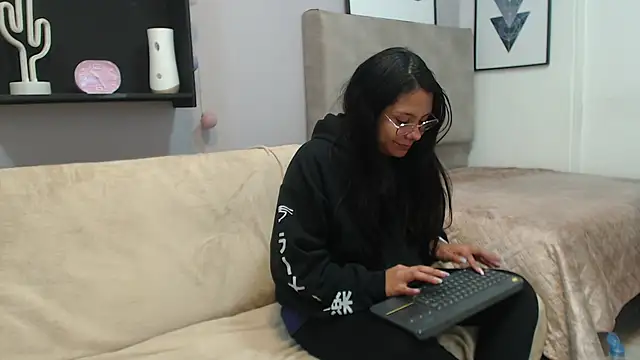 Snapshot of valevicious chatting on February 2025 05:36:01 PM valevicious online show from February 2025 05:36:01 PM