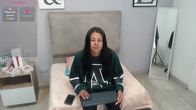 Snapshot of valevicious chatting on November 2025 07:45:02 PM valevicious online show from November 2025 07:45:02 PM