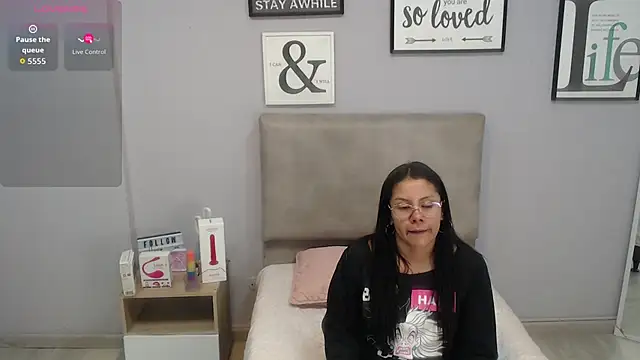 Snapshot of valevicious chatting on November 2025 07:02:01 PM valevicious online show from November 2025 07:02:01 PM