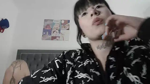 dulce maria x online show from February 2025 01:00:01 AM