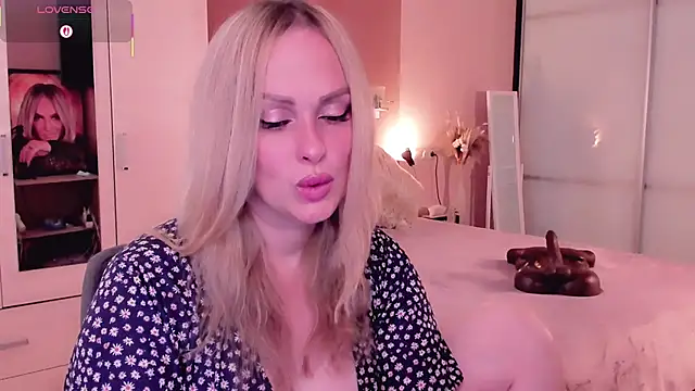 Libby Nora online show from September 2025 10:06:01 AM