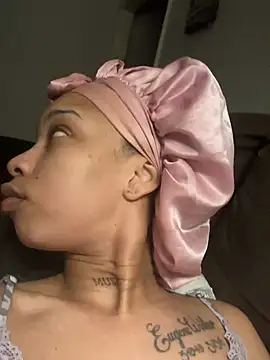 Snapshot of nikkiibabby chatting on February 2025 09:43:02 AM nikkiibabby online show from February 2025 09:43:02 AM