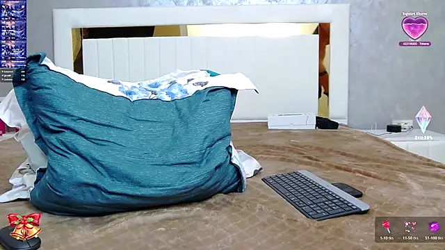 Snapshot of FlirtDeea chatting on November 2025 03:49:02 AM FlirtDeea online show from November 2025 03:49:02 AM