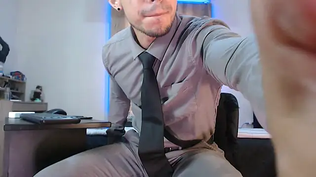 Andrew 4  online show from March 2025 03:06:01 AM