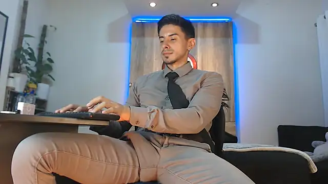 Andrew 4  online show from March 2026 06:50:01 AM