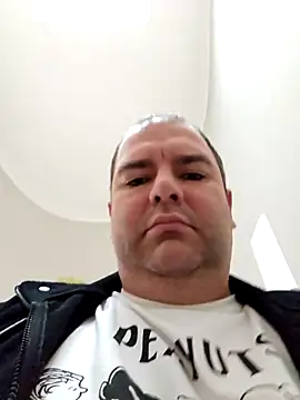 Andrew1900529 online show from November 2025 10:15:01 AM