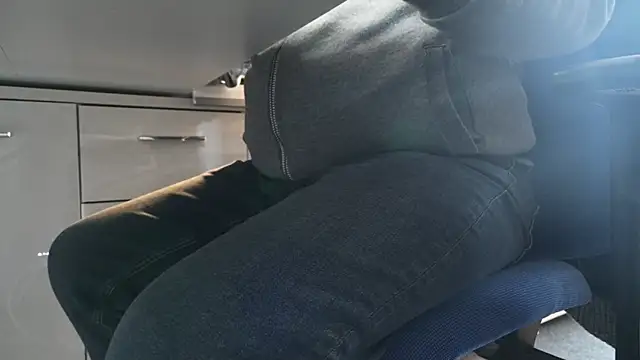 Snapshot of NylonHype chatting on January 2025 02:51:02 PM NylonHype online show from January 2025 02:51:02 PM