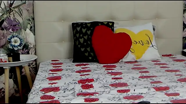 RoseDiamond06 online show from January 2025 07:08:01 PM