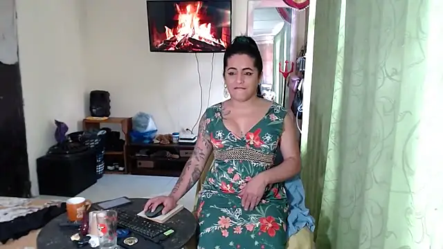 Sashaferrari2000 online show from April 2026 05:43:02 PM