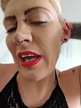 Snapshot of PinkTheHawk chatting on December 2024 02:07:02 AM PinkTheHawk online show from December 2024 02:07:02 AM