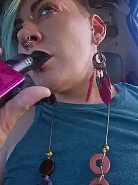 Snapshot of PinkTheHawk chatting on January 2025 06:39:01 AM PinkTheHawk online show from January 2025 06:39:01 AM