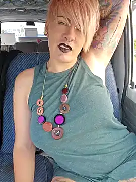 Snapshot of PinkTheHawk chatting on January 2025 09:58:01 PM PinkTheHawk online show from January 2025 09:58:01 PM