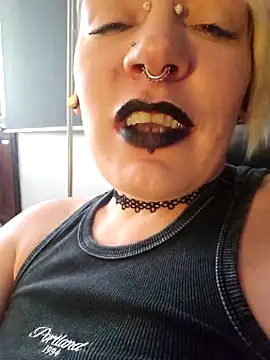 Snapshot of PinkTheHawk chatting on September 2025 01:18:01 AM PinkTheHawk online show from September 2025 01:18:01 AM