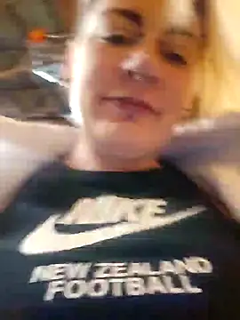 Snapshot of PinkTheHawk chatting on October 2025 04:55:02 AM PinkTheHawk online show from October 2025 04:55:02 AM