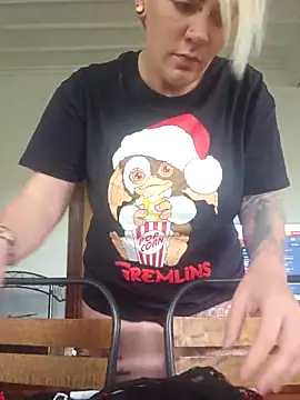 PinkTheHawk online show from November 2025 01:04:02 AM