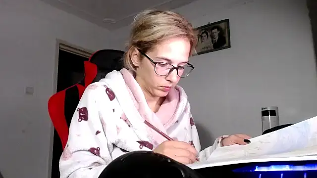 SexxyLety online show from September 2025 08:01:02 PM