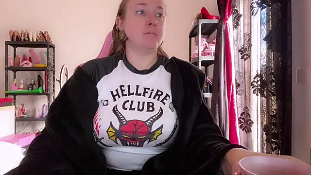 kisicaxx online show from November 2025 09:00:02 AM