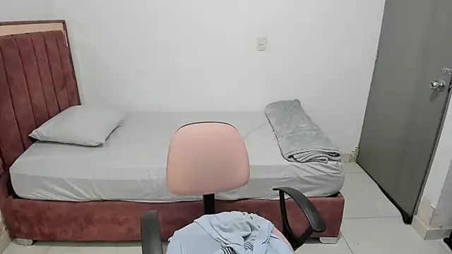 nicoledavis online show from October 2025 05:07:01 AM