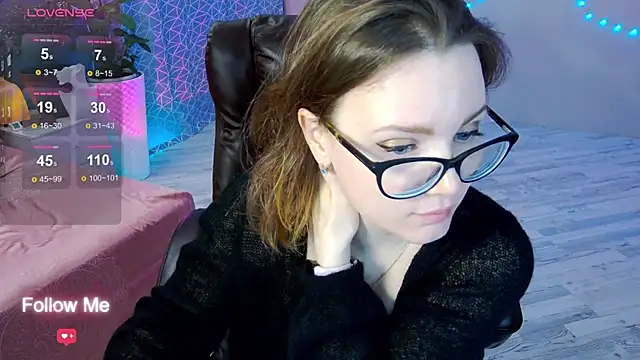 Snapshot of AngelaWhiti chatting on February 2025 06:35:01 PM AngelaWhiti online show from February 2025 06:35:01 PM