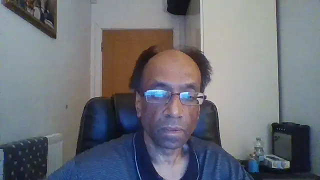 Snapshot of rauncher1 chatting on November 2025 09:25:01 AM rauncher1 online show from November 2025 09:25:01 AM