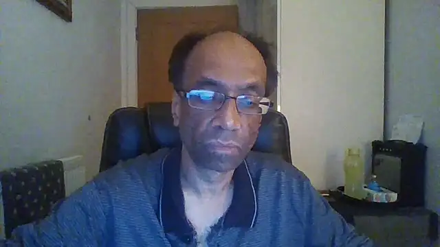 Snapshot of rauncher1 chatting on November 2025 01:37:02 AM rauncher1 online show from November 2025 01:37:02 AM