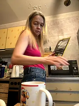 Susanel online show from November 2025 12:11:01 PM