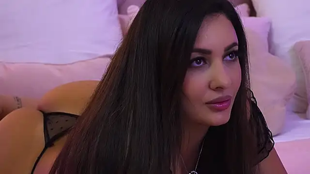 YaaraCollins online show from November 2025 07:59:01 PM