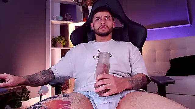 Snapshot of alessandro_duty chatting on October 2025 03:25:01 AM alessandro duty online show from October 2025 03:25:01 AM