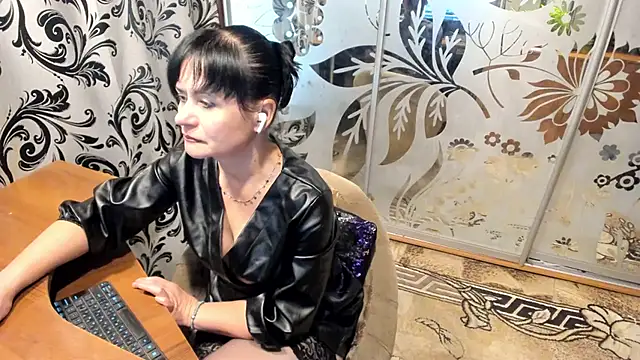 Snapshot of EVILENSA chatting on November 2025 01:12:02 PM EVILENSA online show from November 2025 01:12:02 PM