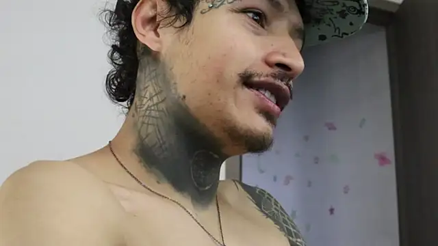 trieone online show from November 2025 10:45:02 PM