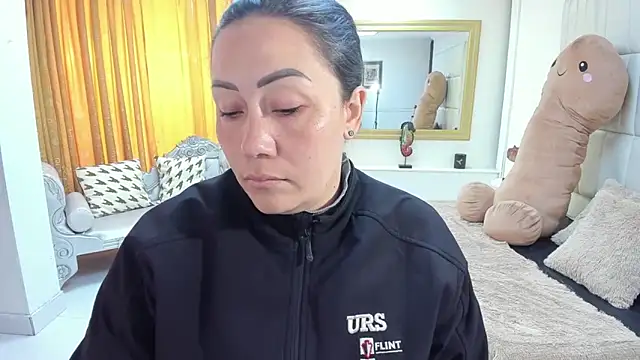 Snapshot of gaby_trent chatting on November 2025 12:49:02 PM gaby trent online show from November 2025 12:49:02 PM