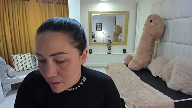 Snapshot of gaby_trent chatting on November 2025 03:55:01 PM gaby trent online show from November 2025 03:55:01 PM