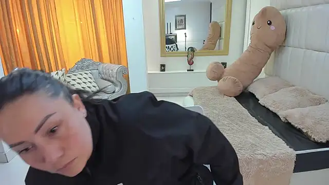 Snapshot of gaby_trent chatting on November 2025 01:32:02 PM gaby trent online show from November 2025 01:32:02 PM